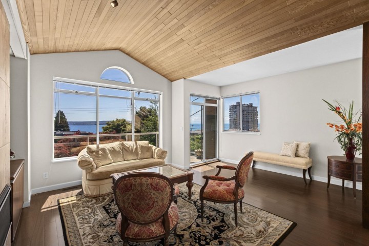 Photo 12 at 2319 Marine Drive, Dundarave, West Vancouver