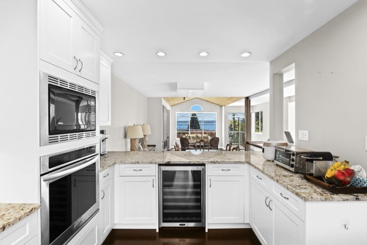 Photo 5 at 2319 Marine Drive, Dundarave, West Vancouver