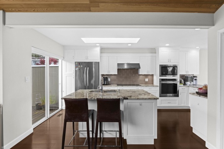 Photo 4 at 2319 Marine Drive, Dundarave, West Vancouver