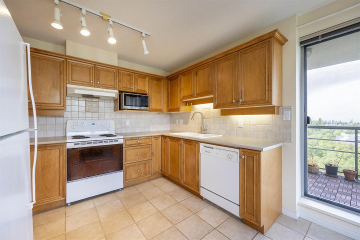 Photo 3 at 1001 - 5639 Hampton Place, University VW, Vancouver West