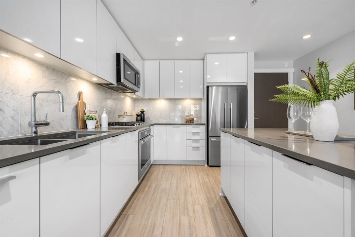 Photo 9 at 508 - 2651 Library Lane, Lynn Valley, North Vancouver