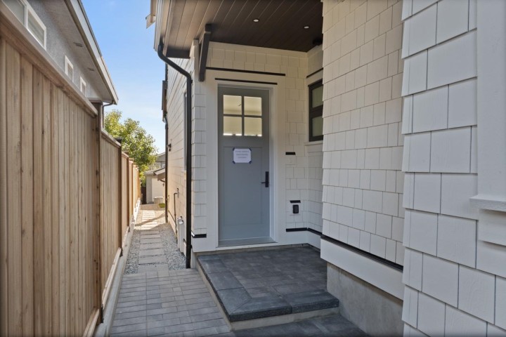 Photo 2 at 2 - 2680 E 5th Avenue, Renfrew VE, Vancouver East