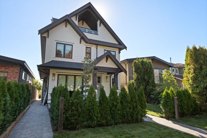 Photo 1 at 2 - 2680 E 5th Avenue, Renfrew VE, Vancouver East