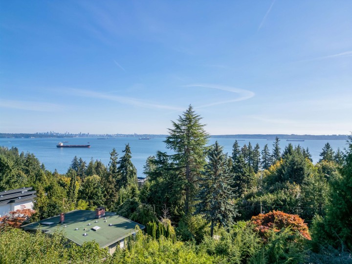 Photo 2 at 4111 Burkehill Road, Bayridge, West Vancouver