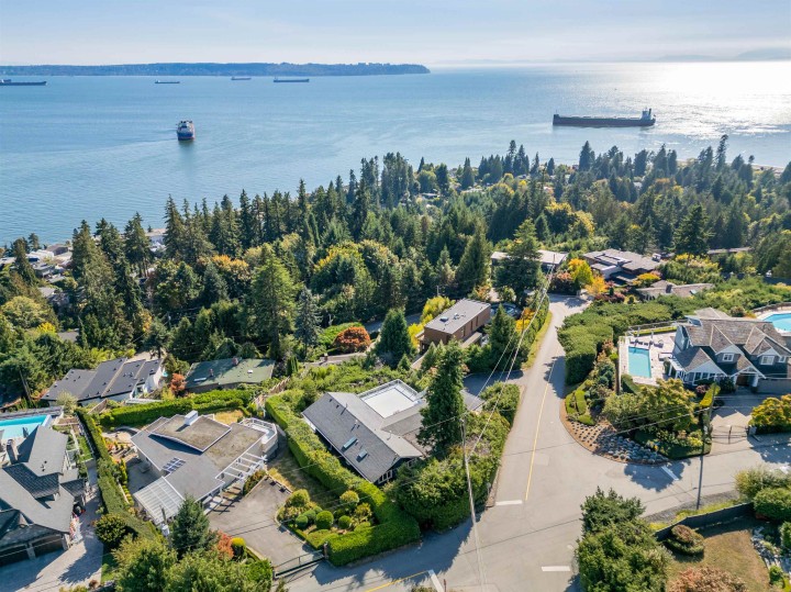 Photo 3 at 4111 Burkehill Road, Bayridge, West Vancouver