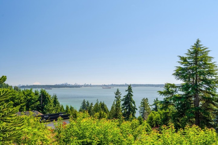 Photo 4 at 4111 Burkehill Road, Bayridge, West Vancouver