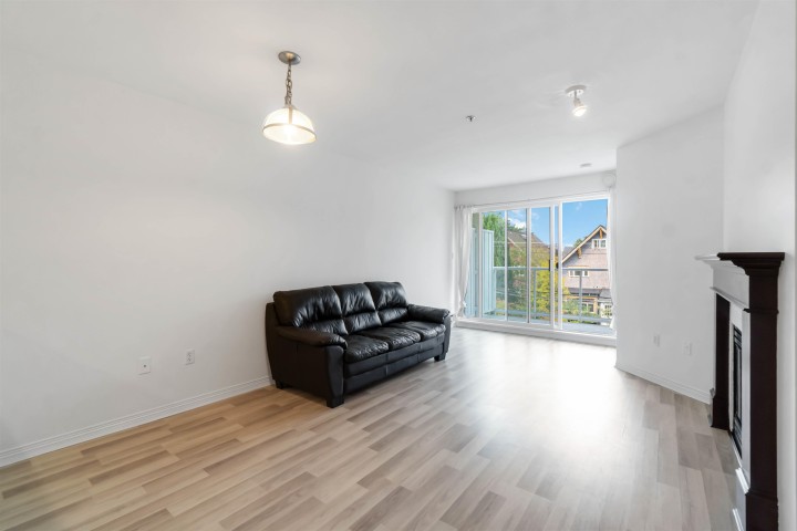 Photo 13 at 307 - 2929 W 4th Avenue, Kitsilano, Vancouver West