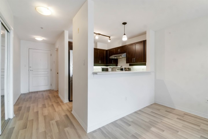 Photo 7 at 307 - 2929 W 4th Avenue, Kitsilano, Vancouver West