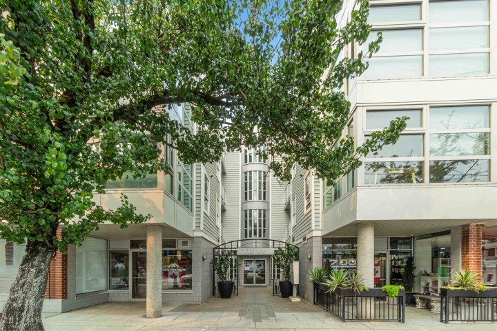 Photo 1 at 307 - 2929 W 4th Avenue, Kitsilano, Vancouver West