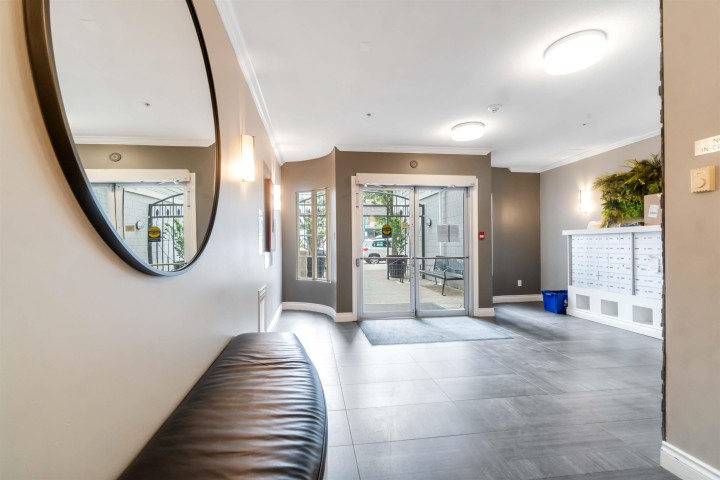 Photo 5 at 307 - 2929 W 4th Avenue, Kitsilano, Vancouver West