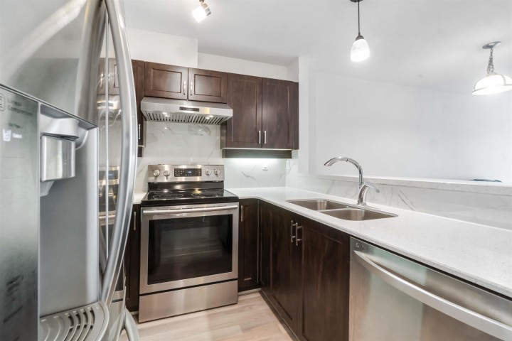 Photo 9 at 307 - 2929 W 4th Avenue, Kitsilano, Vancouver West