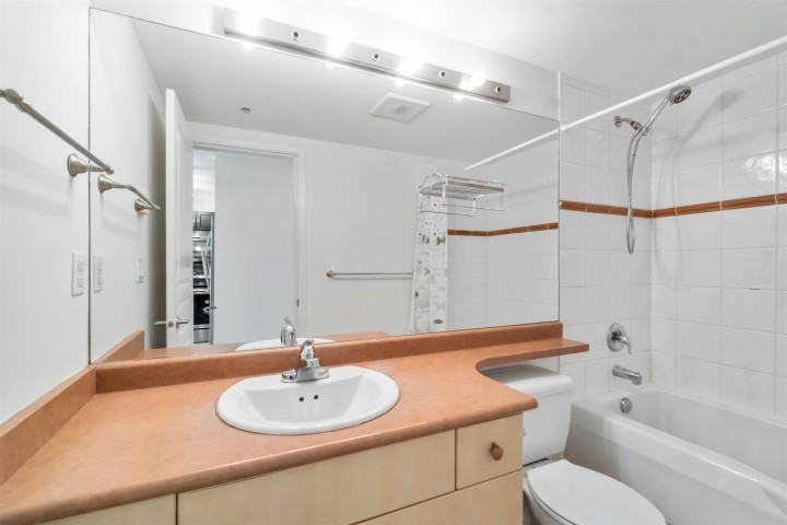 Photo 21 at 307 - 2929 W 4th Avenue, Kitsilano, Vancouver West