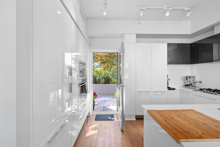 Photo 4 at 711 - 108 E 1st Avenue, Mount Pleasant VE, Vancouver West