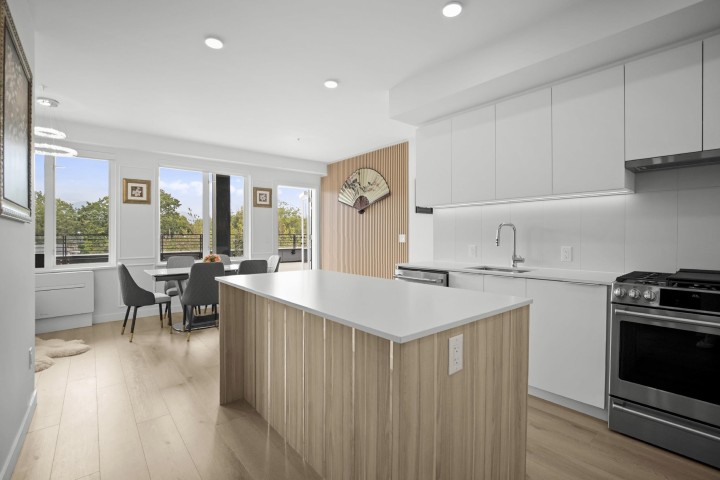 Photo 2 at 505 - 2450 Garden Drive, Grandview Woodland, Vancouver East