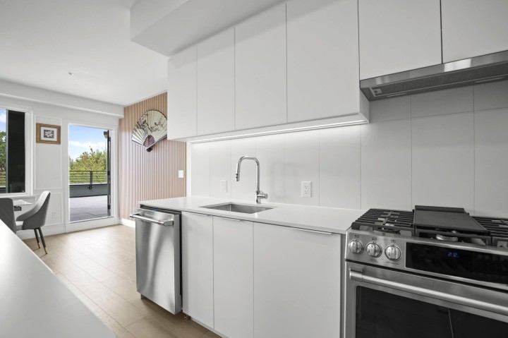 Photo 6 at 505 - 2450 Garden Drive, Grandview Woodland, Vancouver East