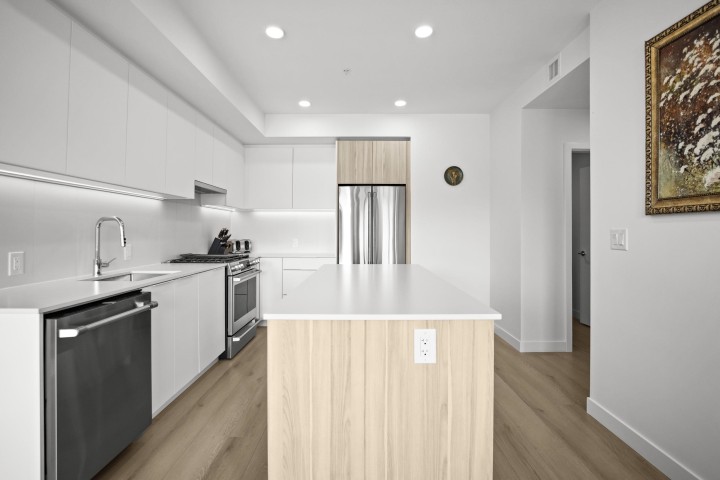 Photo 3 at 505 - 2450 Garden Drive, Grandview Woodland, Vancouver East