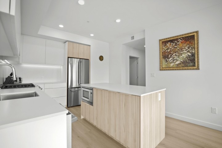 Photo 4 at 505 - 2450 Garden Drive, Grandview Woodland, Vancouver East