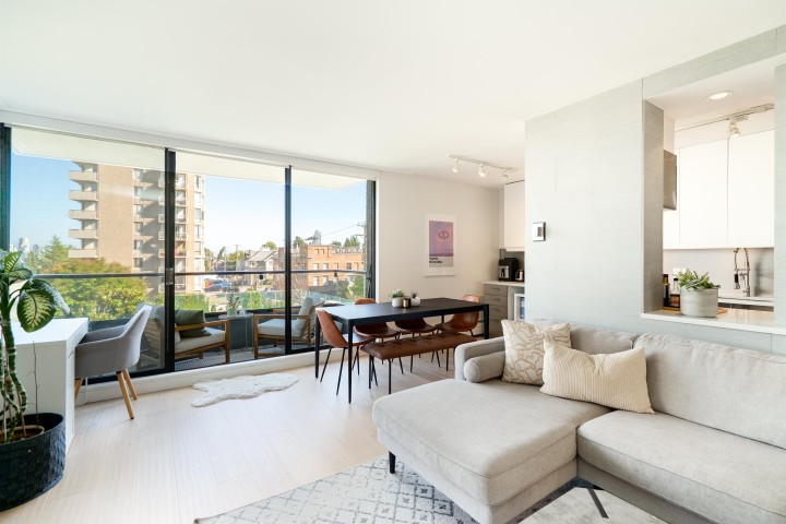 Photo 2 at 304 - 2370 W 2nd Avenue, Kitsilano, Vancouver West