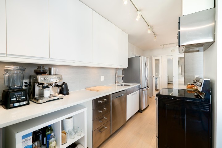 Photo 6 at 304 - 2370 W 2nd Avenue, Kitsilano, Vancouver West