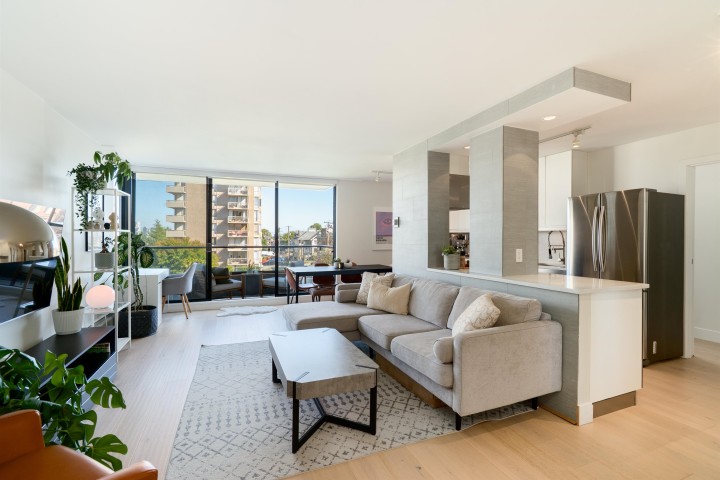 Photo 1 at 304 - 2370 W 2nd Avenue, Kitsilano, Vancouver West