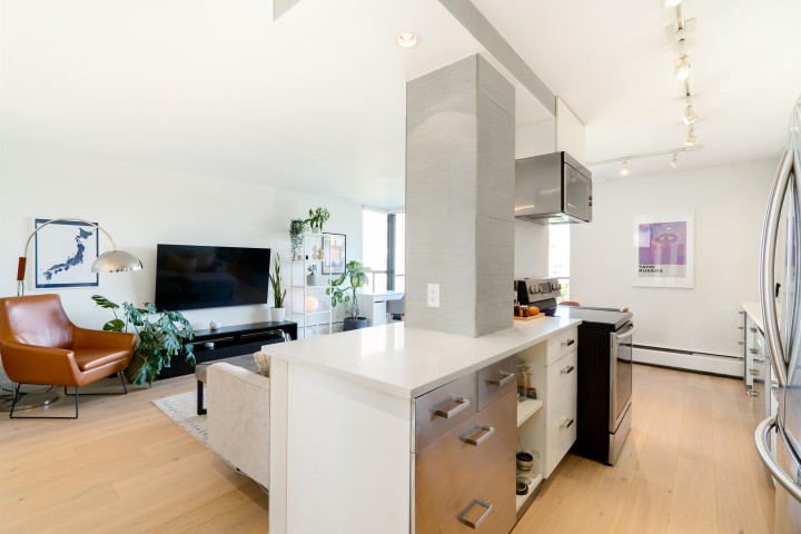 Photo 5 at 304 - 2370 W 2nd Avenue, Kitsilano, Vancouver West