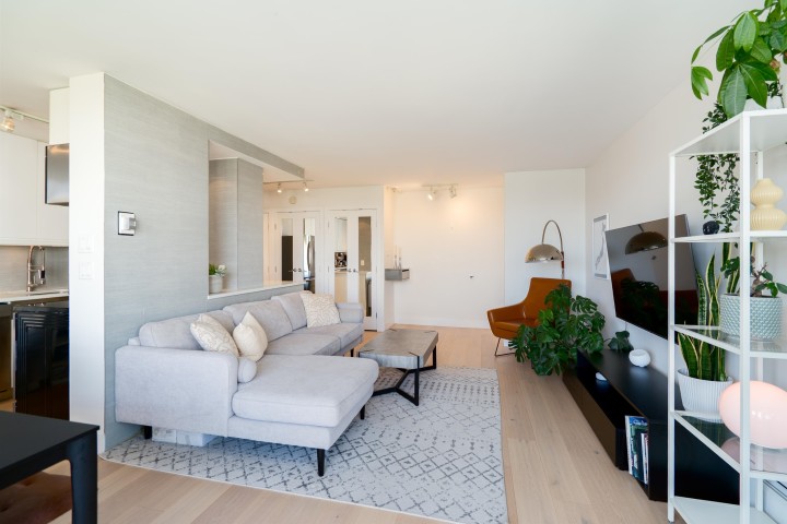 Photo 4 at 304 - 2370 W 2nd Avenue, Kitsilano, Vancouver West