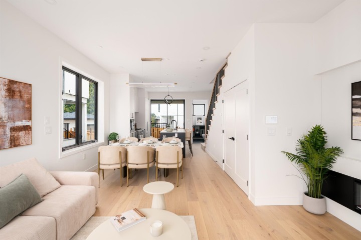 Photo 3 at 838 W 64th Avenue, Marpole, Vancouver West