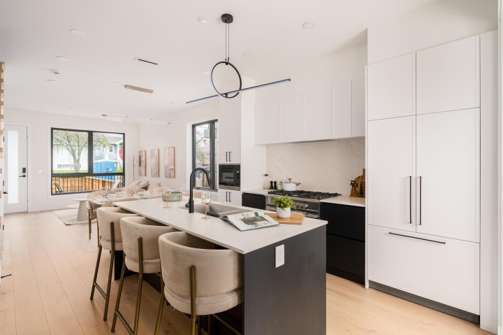 Photo 10 at 838 W 64th Avenue, Marpole, Vancouver West