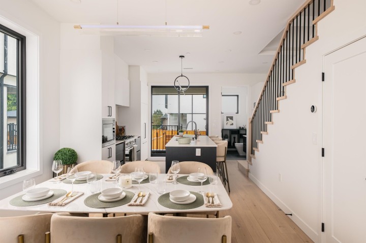 Photo 8 at 838 W 64th Avenue, Marpole, Vancouver West