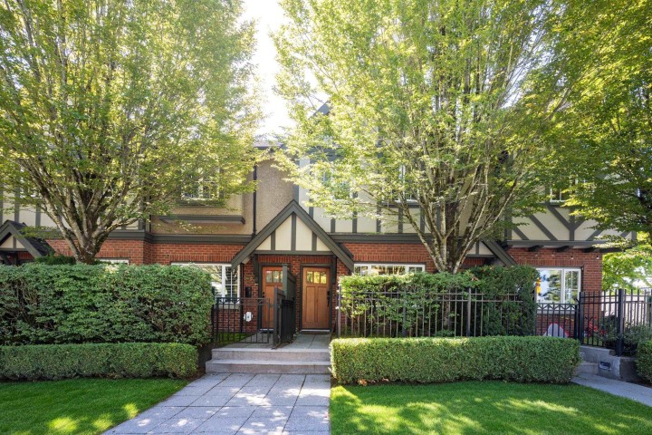 Photo 2 at 1016 W 45th Avenue, South Granville, Vancouver West
