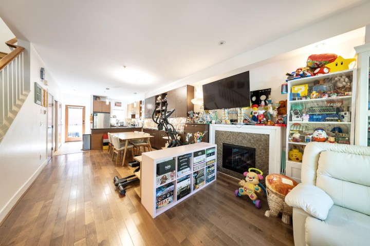 Photo 17 at 1016 W 45th Avenue, South Granville, Vancouver West