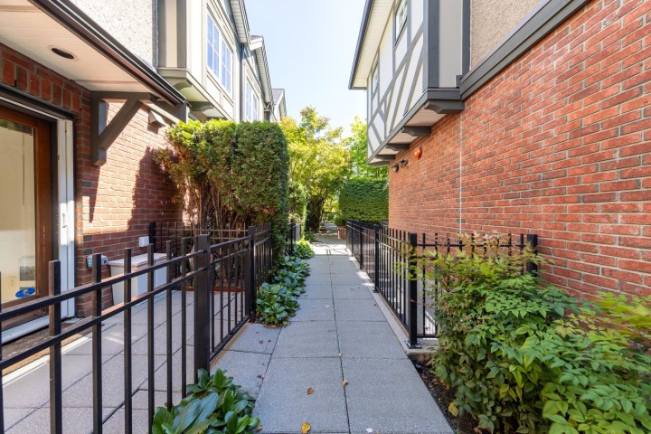 Photo 7 at 1016 W 45th Avenue, South Granville, Vancouver West