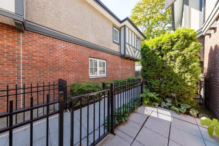 Photo 5 at 1016 W 45th Avenue, South Granville, Vancouver West