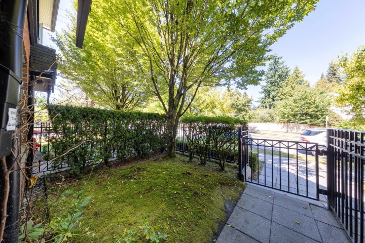 Photo 4 at 1016 W 45th Avenue, South Granville, Vancouver West