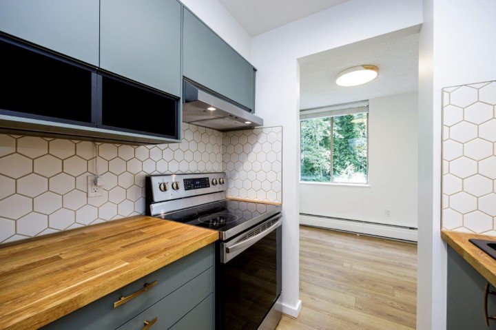 Photo 14 at 304 - 2008 Fullerton Avenue, Pemberton NV, North Vancouver