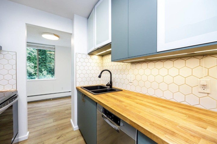 Photo 15 at 304 - 2008 Fullerton Avenue, Pemberton NV, North Vancouver