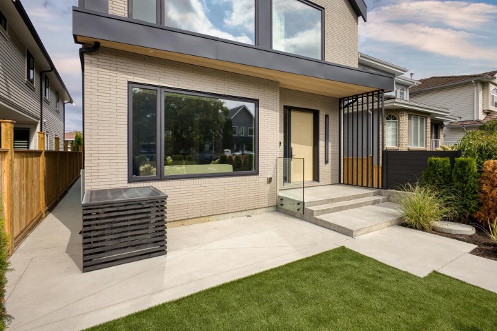 Photo 2 at 1 - 1243 E 27th Avenue, Knight, Vancouver East