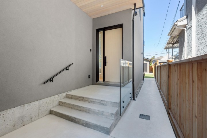 Photo 3 at 2 - 1243 E 27th Avenue, Knight, Vancouver East