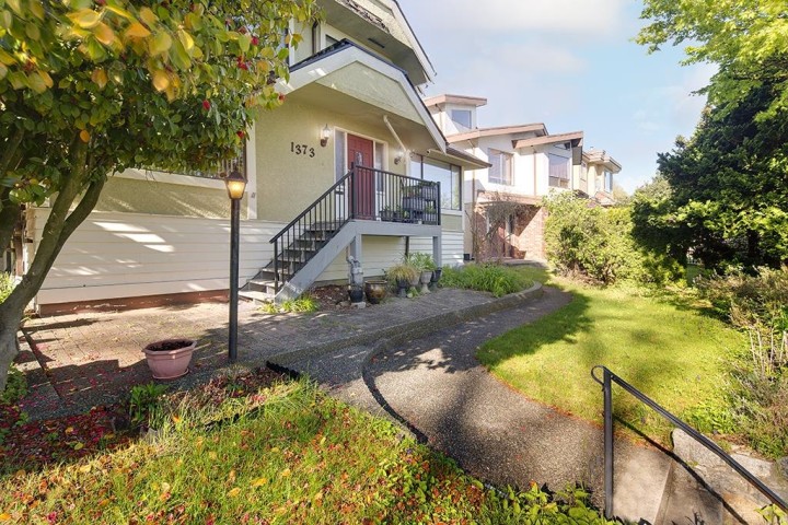 Photo 5 at 1373 W 64th Avenue, Marpole, Vancouver West