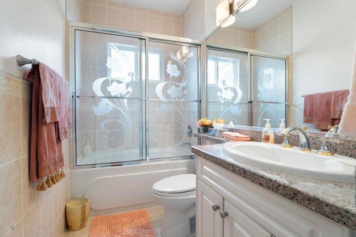 Photo 12 at 339 E 63rd Avenue, South Vancouver, Vancouver East