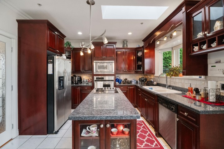 Photo 9 at 339 E 63rd Avenue, South Vancouver, Vancouver East