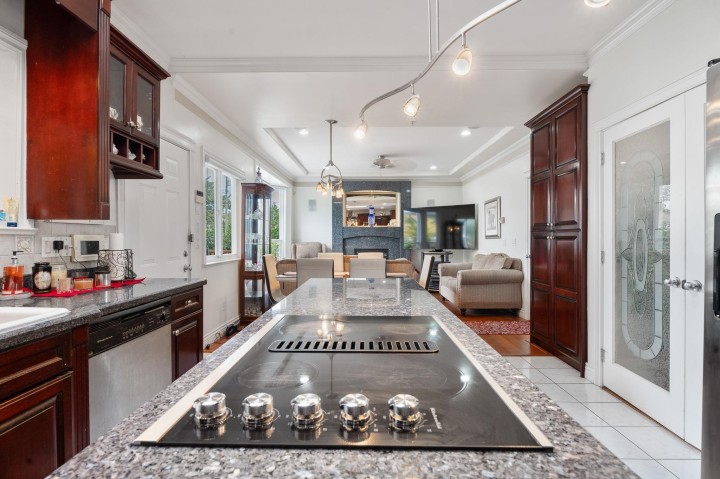 Photo 11 at 339 E 63rd Avenue, South Vancouver, Vancouver East