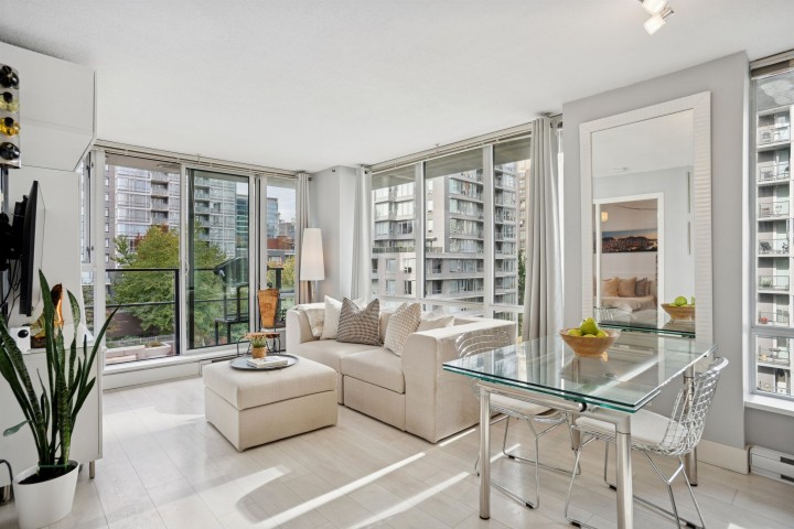 Photo 2 at 811 - 1088 Richards Street, Yaletown, Vancouver West