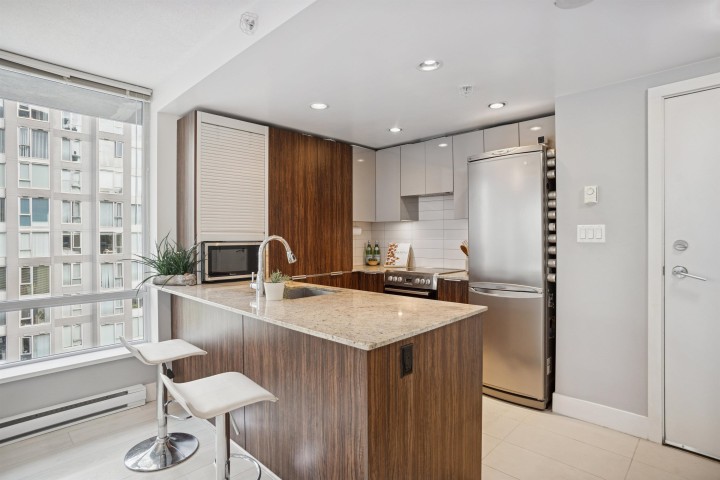 Photo 6 at 811 - 1088 Richards Street, Yaletown, Vancouver West