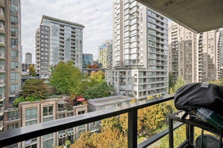 Photo 12 at 811 - 1088 Richards Street, Yaletown, Vancouver West