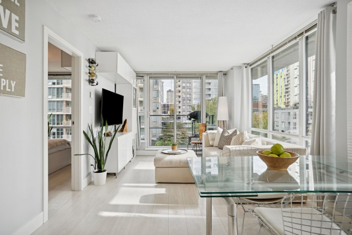 Photo 3 at 811 - 1088 Richards Street, Yaletown, Vancouver West