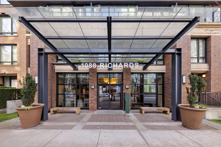 Photo 1 at 811 - 1088 Richards Street, Yaletown, Vancouver West