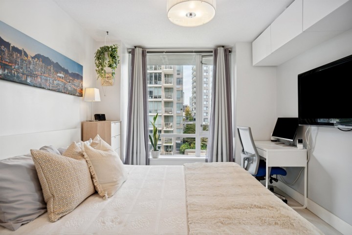 Photo 9 at 811 - 1088 Richards Street, Yaletown, Vancouver West