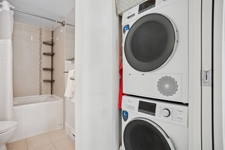 Photo 11 at 811 - 1088 Richards Street, Yaletown, Vancouver West