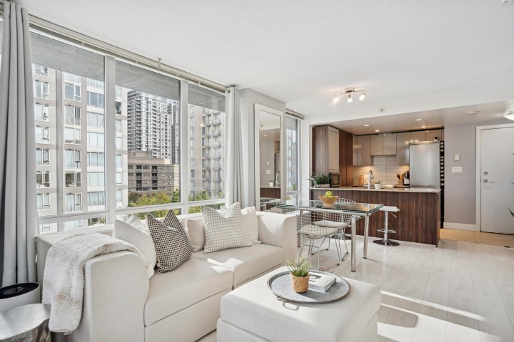 Photo 4 at 811 - 1088 Richards Street, Yaletown, Vancouver West